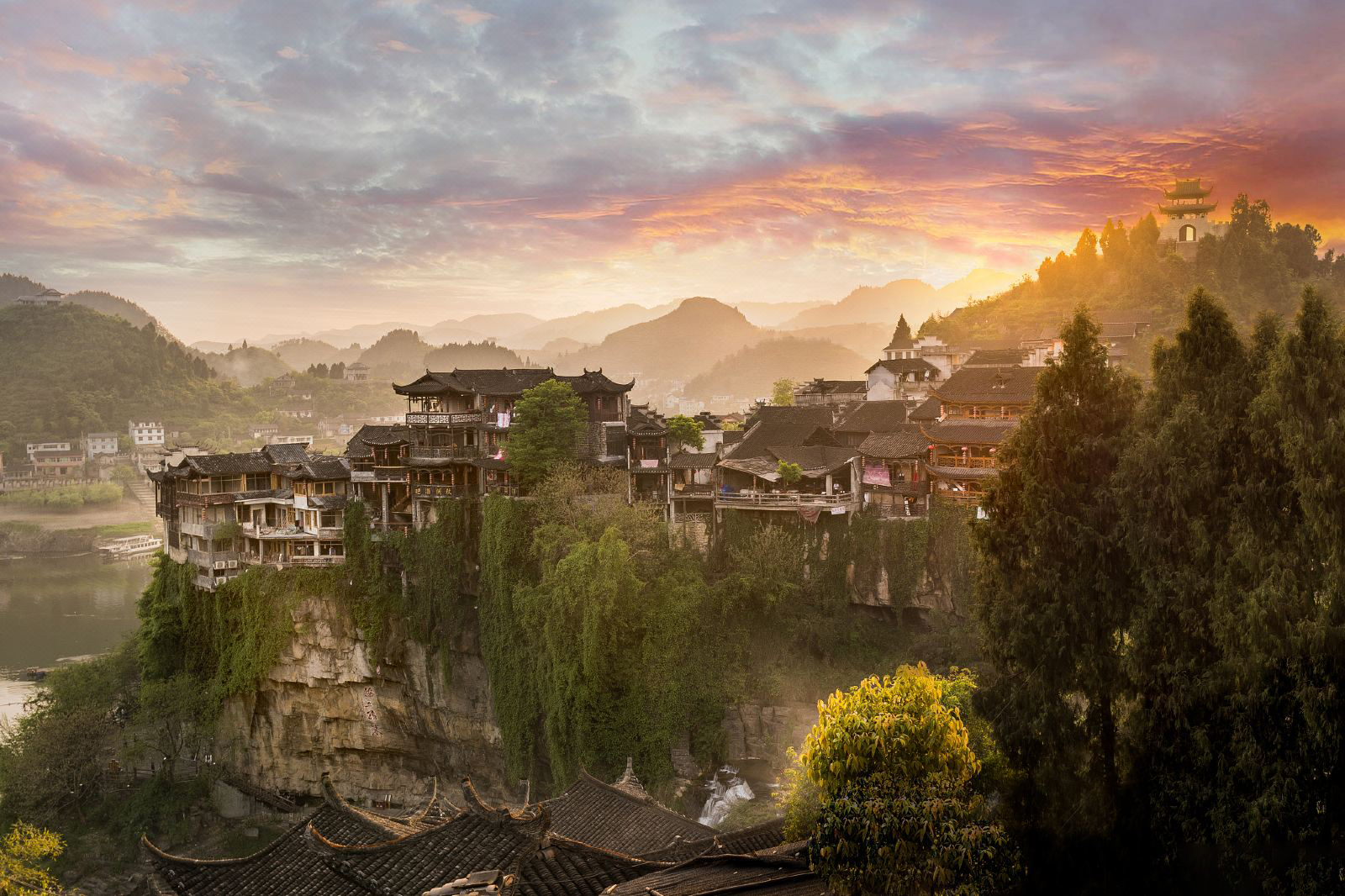 張家界國家森林公園+大峽谷+天門山+鳳凰古城5天4晚“度假套餐”